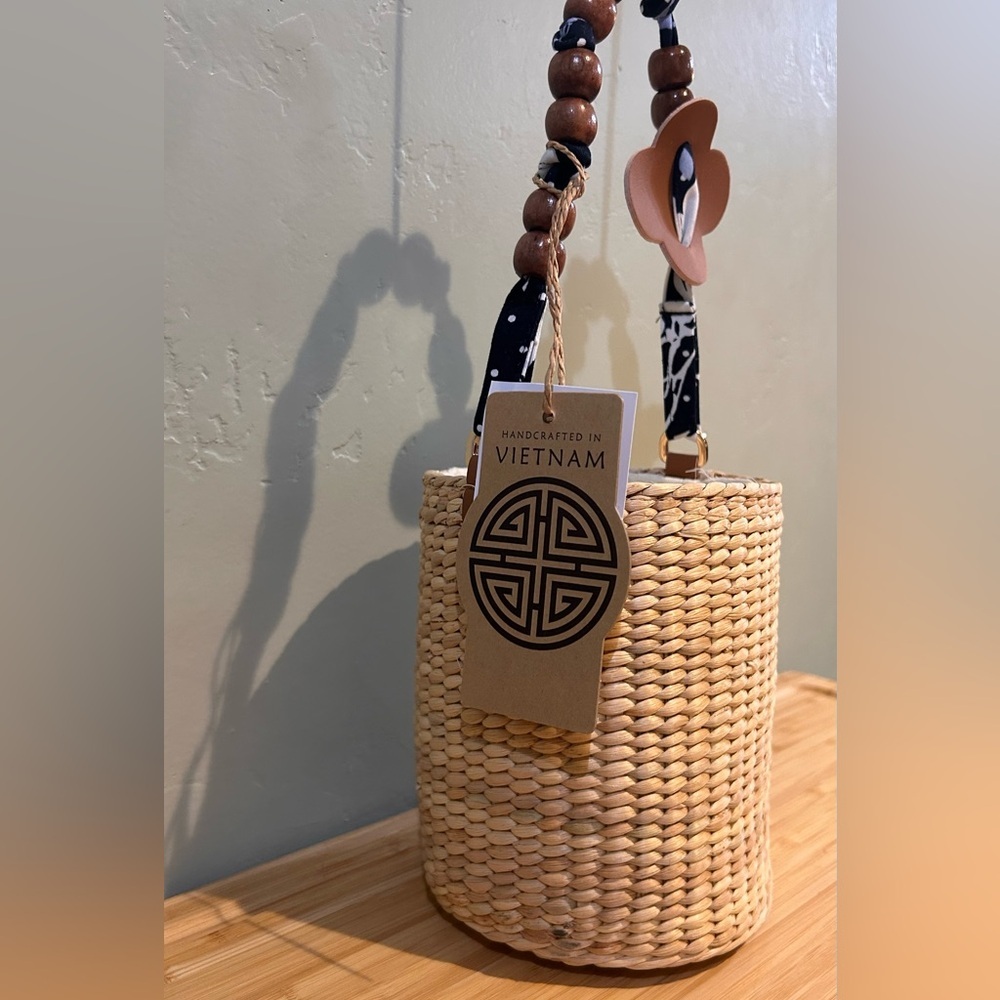 MADE IN VIETNAM Woven Bucket Bag With Beaded Top Carry Handle - Picture 9 of 10